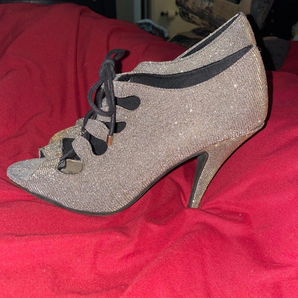 Gorgeous heels!